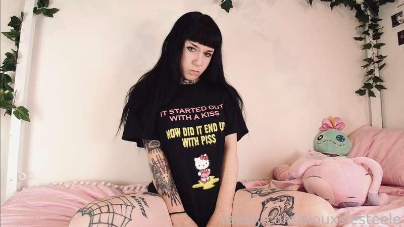 siouxsiesteele image #1