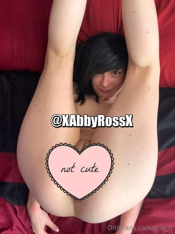 OMG check out my friend @xabbyrossx's cute pussy!