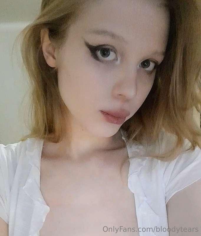 just a selfie on my very old phone🙈
