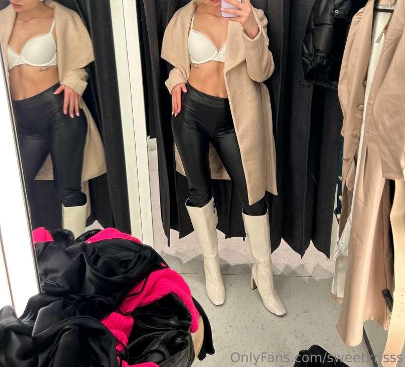 Can’t stop, wont stop… SHOPPING 🛍😍 What should I buy today? ..