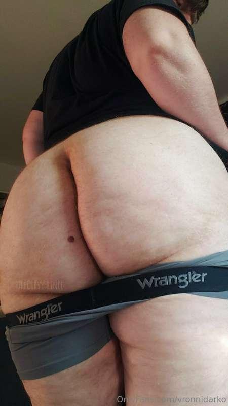 thecurvyprince image #0