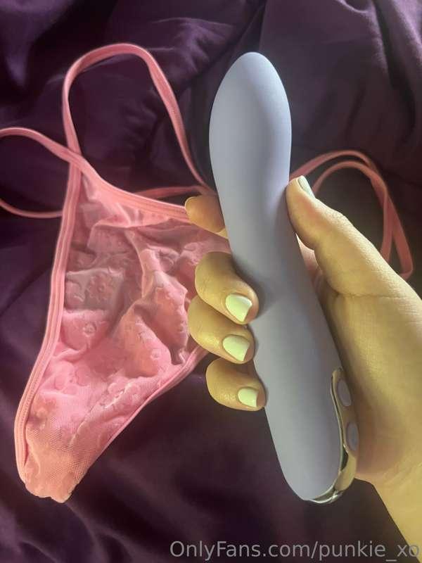 My new toy☺️and my favorite panties🩷🩷check ur DM love💘