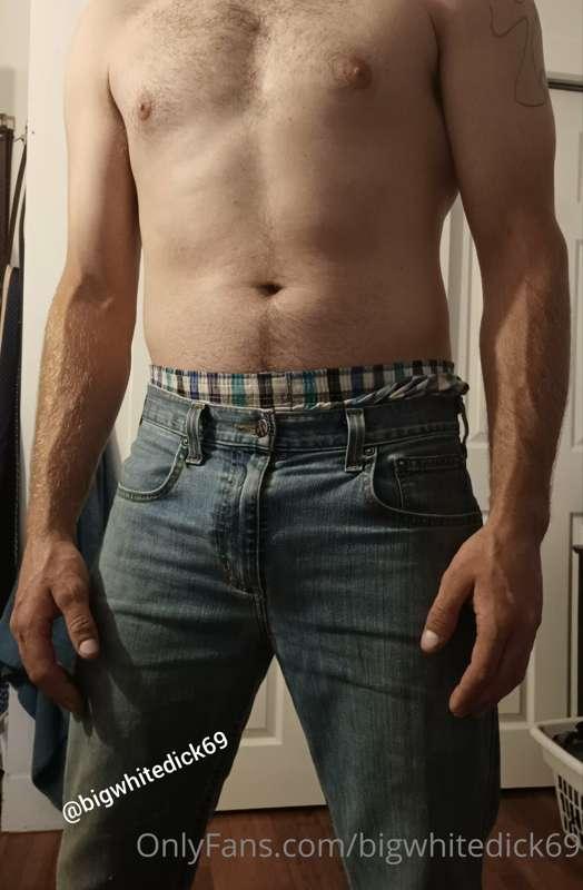Blue jeans and ripped arms 👖 💪