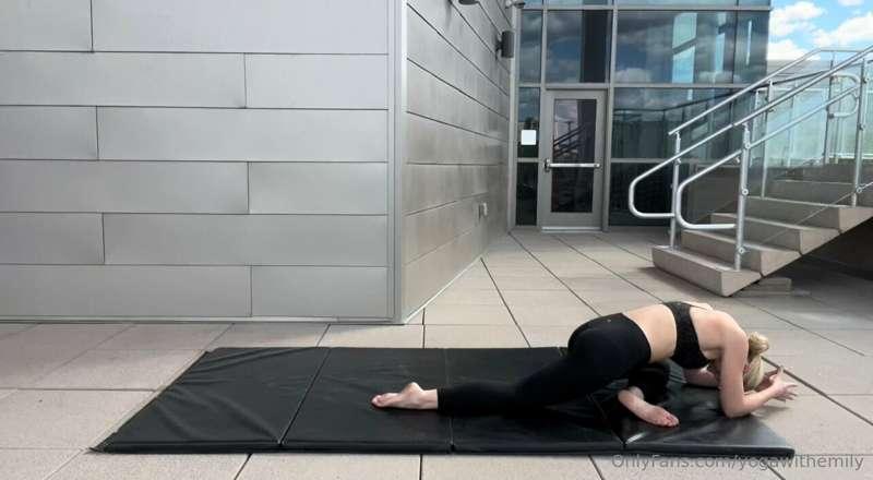 ✨ Pigeon Pose ✨

This pose is one of my favorite poses. This..
