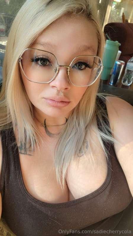 Do you like my glasses 🤓