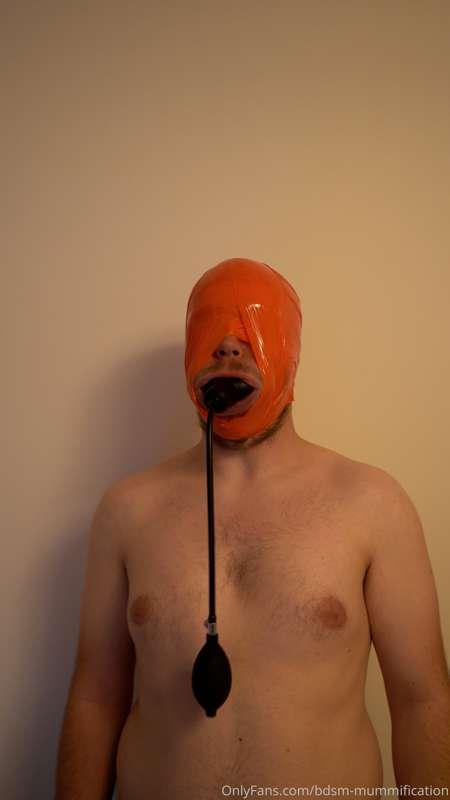 Inflatable gag all the way to the max. I do not use this eno..