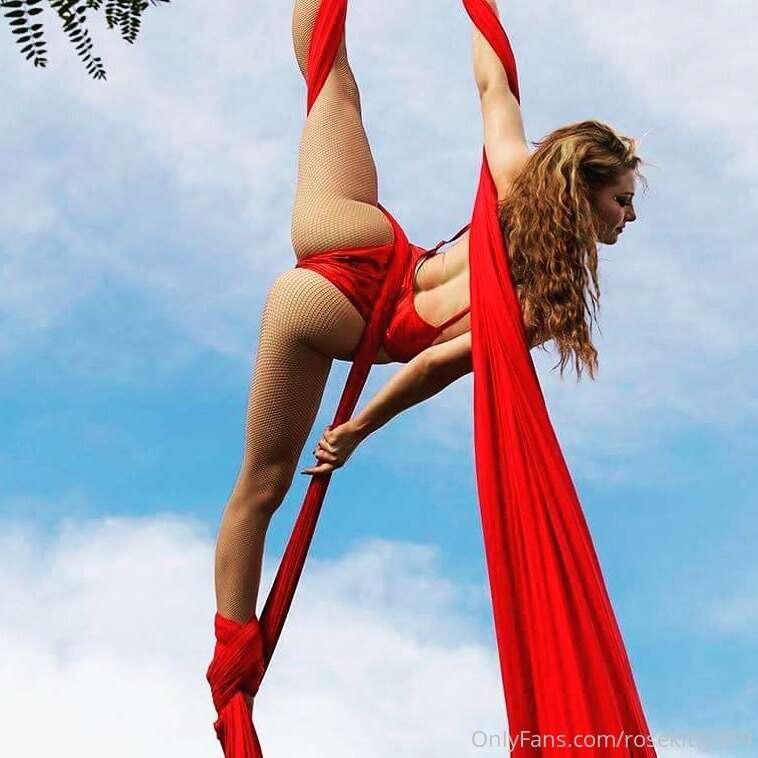 Would you hang me on your Xmas tree? 🎄❤️