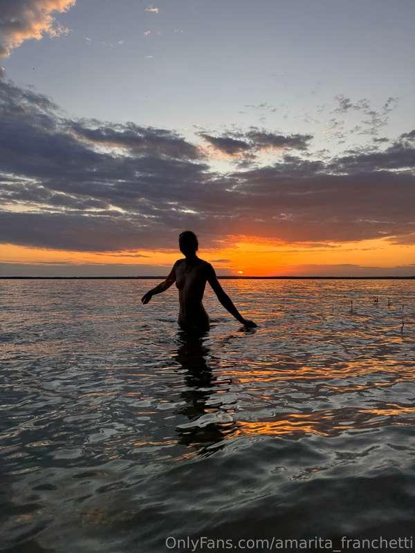 Don’t forget to follow @amarita_amanita 