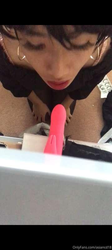 Me sucking dildo from your pov 😳😳