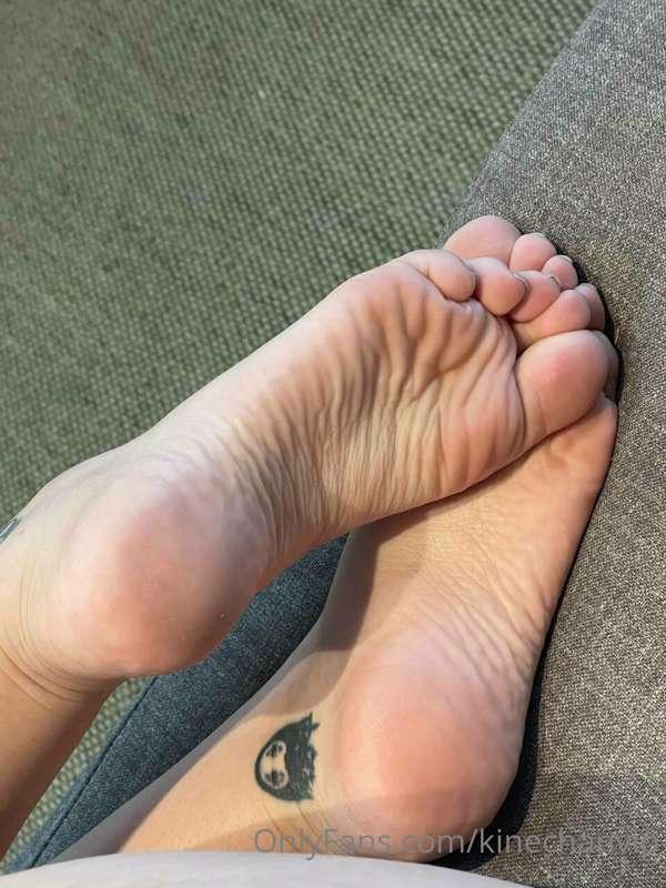 🇧🇷 Deixa eu tentar algo! Vocês gostam de ver o meu pezinho? ..