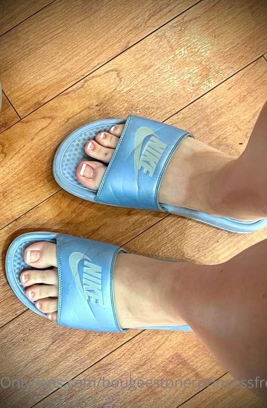I got a pedicure! I haven’t had one in a year! What do you t..