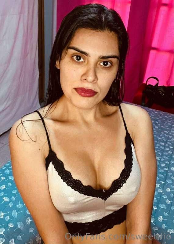 🔥 this horny babe @elissro wants to have fun with you!🍌👅 if ..