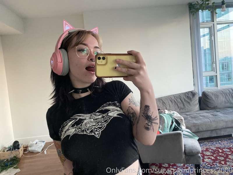 Hehe my friend bought me these new headphones, am I a gamer ..
