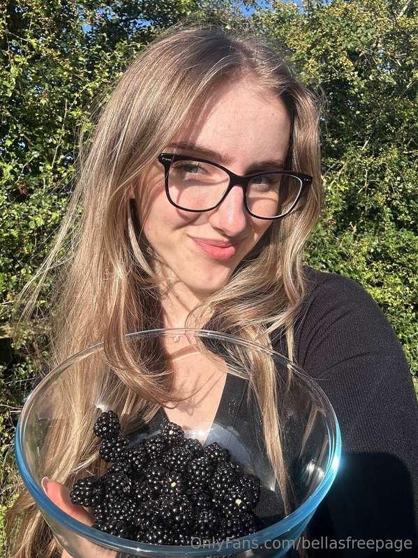 Will you come fruit picking with me?🍇