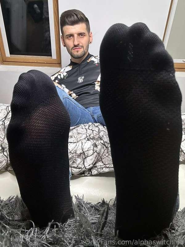 Sniff these sweaty stink socks I’ve been wearing all day😈