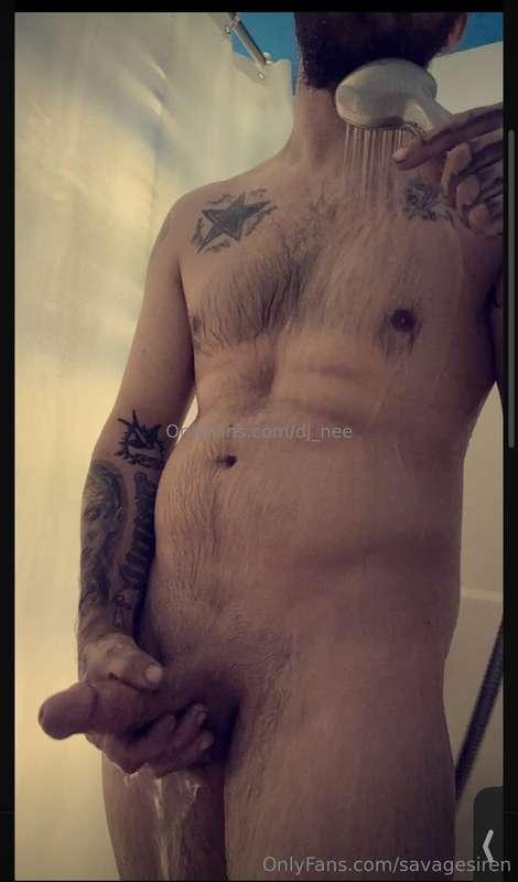 @dj_nee  Just A Naughty Dad Looking To Have FunI 😈 Personal ..