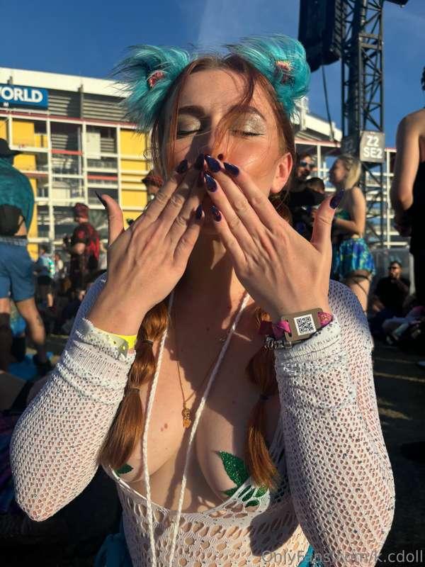 Had the greatest time at EDC✨ WHERE ARE ALL MY DUBSTEP SUBSC..