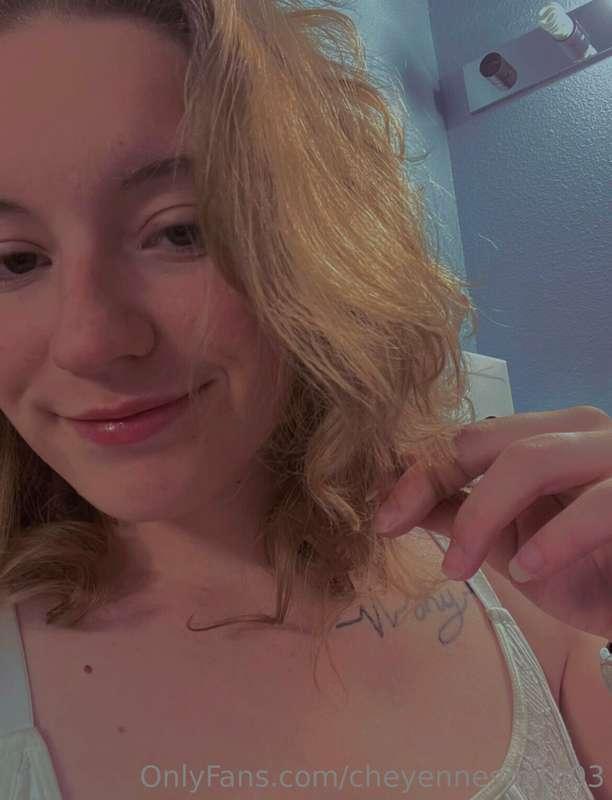 Here’s a cute morning selfie!☺️ hope you enjoy 😉