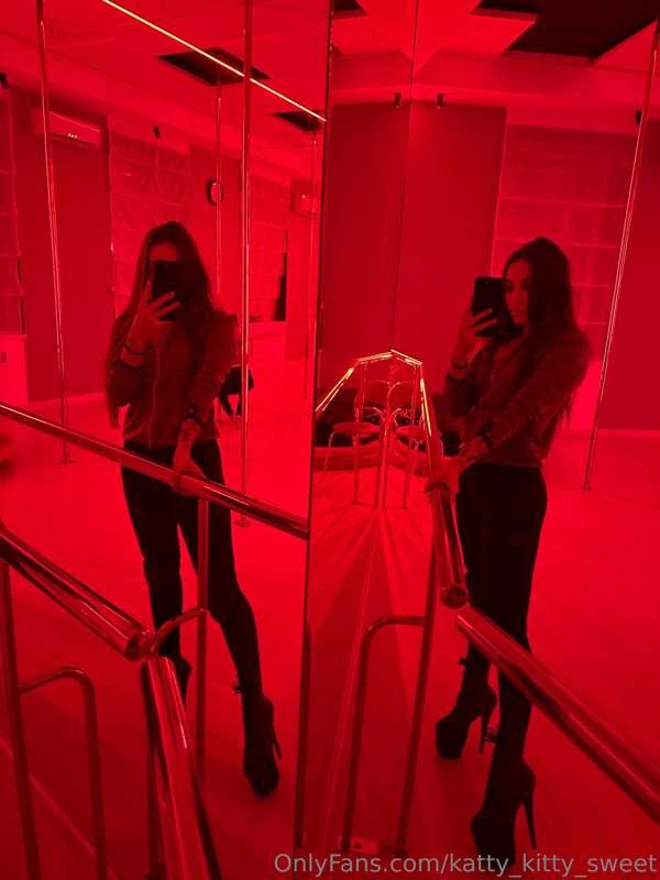 Photos created in mirrors provide a unique opportunity to pl..