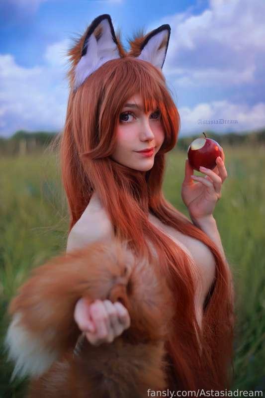 Holo cosplay 😳🦊