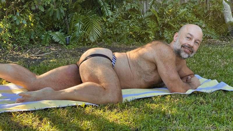 Sexy photo shoot in the hot humidity of Ft Lauderdale, who’s..