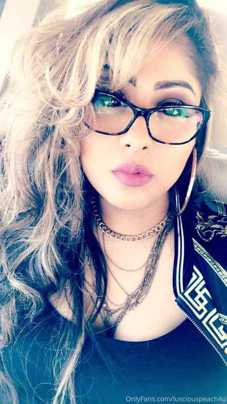 Help me make it through this crazy day DM me and lets have s..