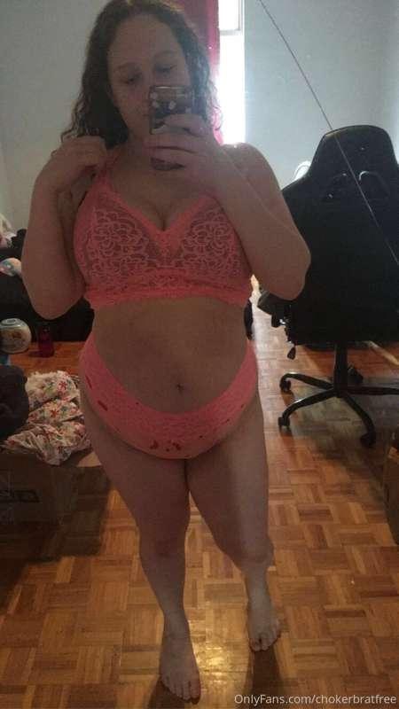 https://onlyfans.com/chokerbrat