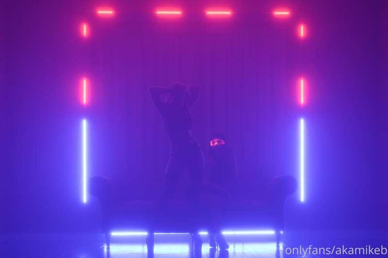 Mkay + Bella in Monolith RED 

Features images not allowed o..