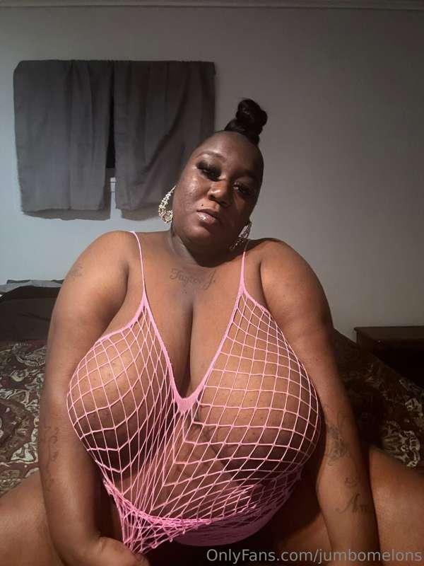 Tittys looking big & juicy as fuck 😛