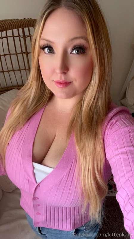 Do you like my sweater? 💖