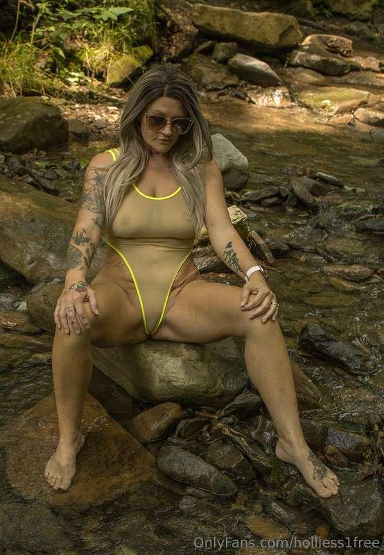 holliess1free image #1