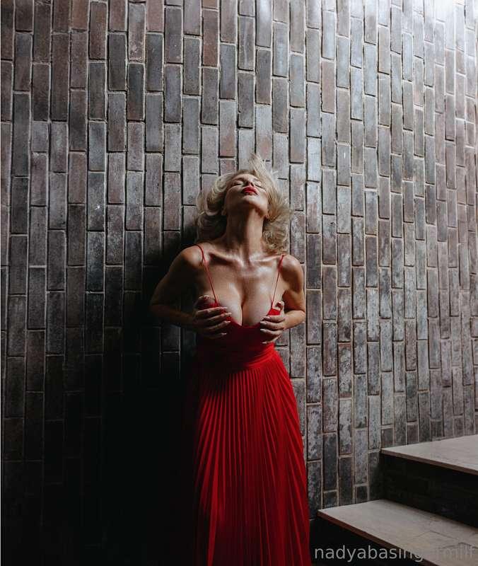 🌹 I'm a milf who loves being watched, and I know exactly how..