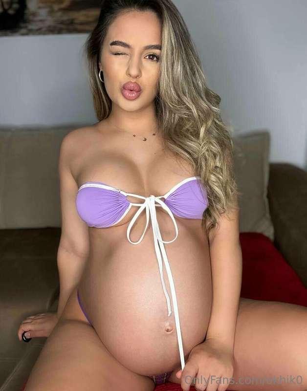 This PREGNANT Is So HORNY 🥵 @amyfoxxxx Made Her Account 😱 FR..