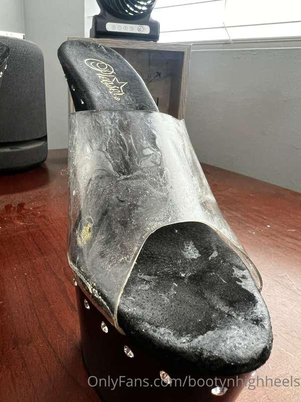 Wow, how much cum can these fuck-me heels get. Does it turn ..