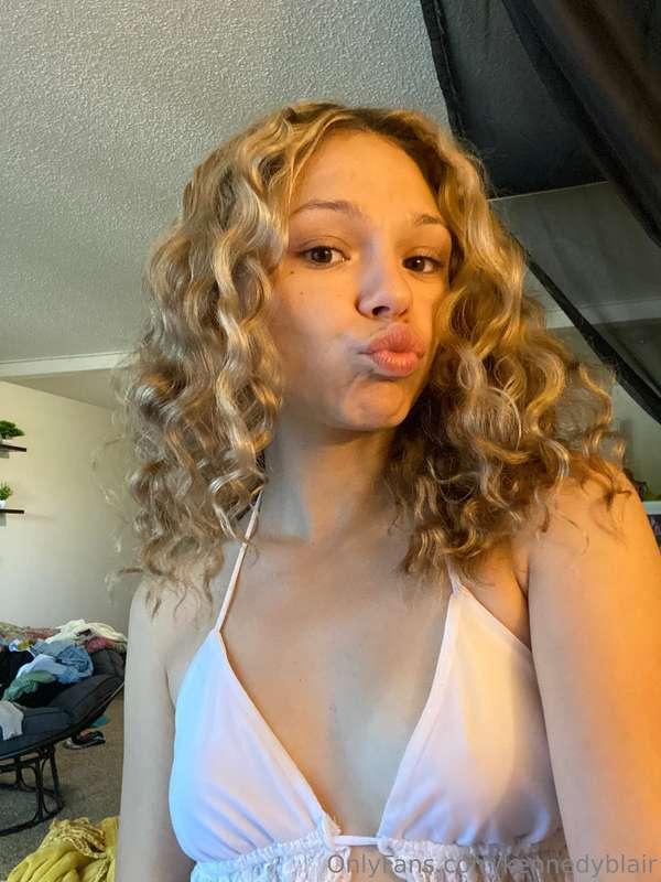 just enough temptation to make you linger😏