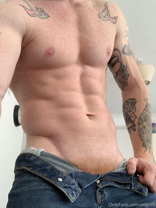 Nobody knows I’ve got no underwear on 😈