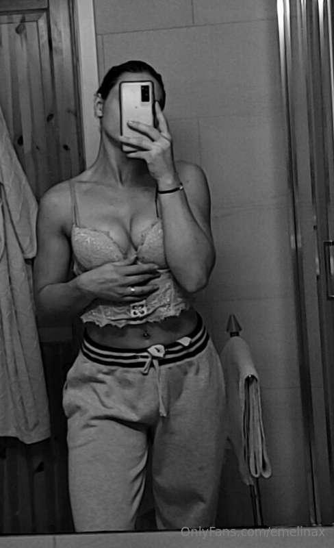 Sweatpants and this piece of clothing 🫶🏻