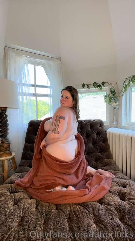 This chair was meant for fucking 🥵