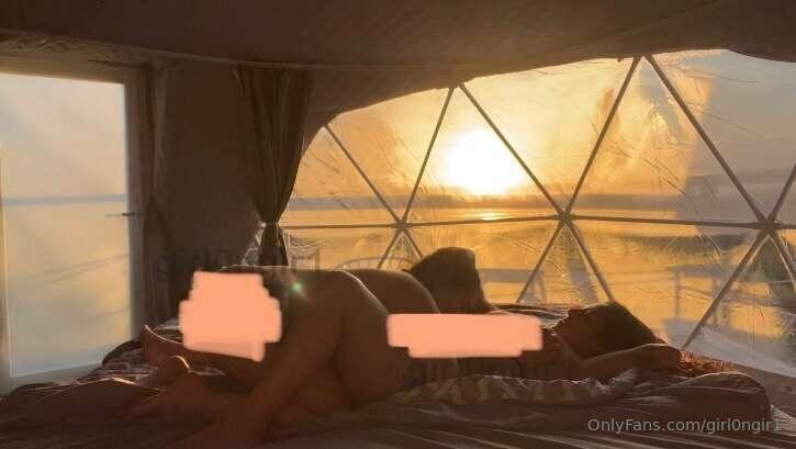 Part 1 🌅
Fucking with our strap on dildo as the sun sets in ..