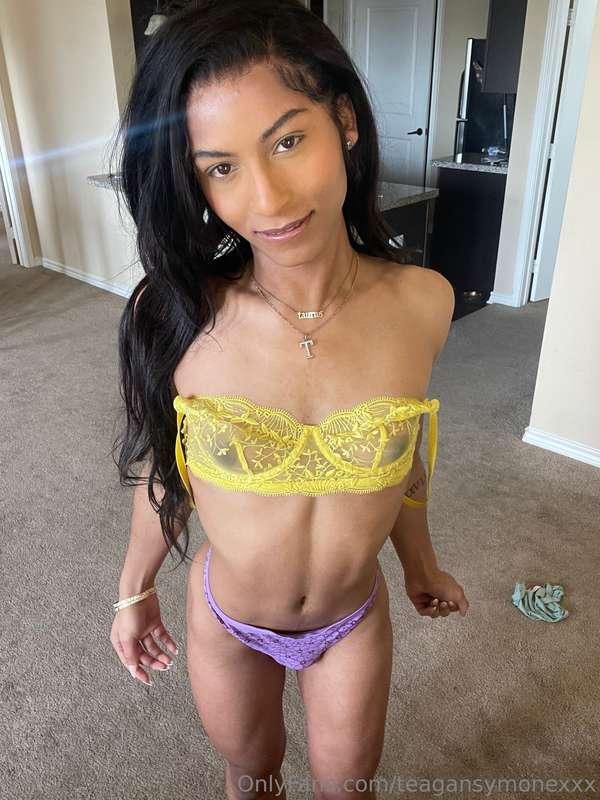 Can’t decide what to wear for my live 😏  Starting in 50 mins..