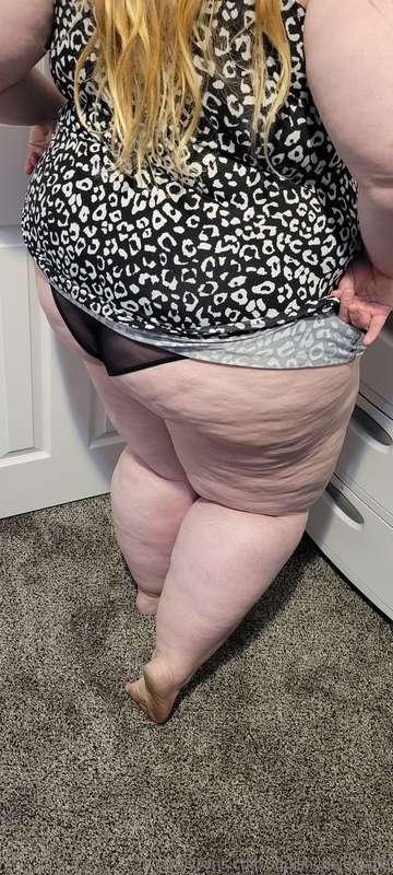 Peekaboo 😘 There's plenty more where that came from 😍🍑