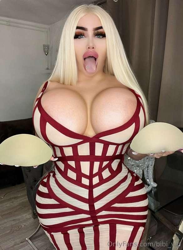 What's the best on this photo? 🥵😈