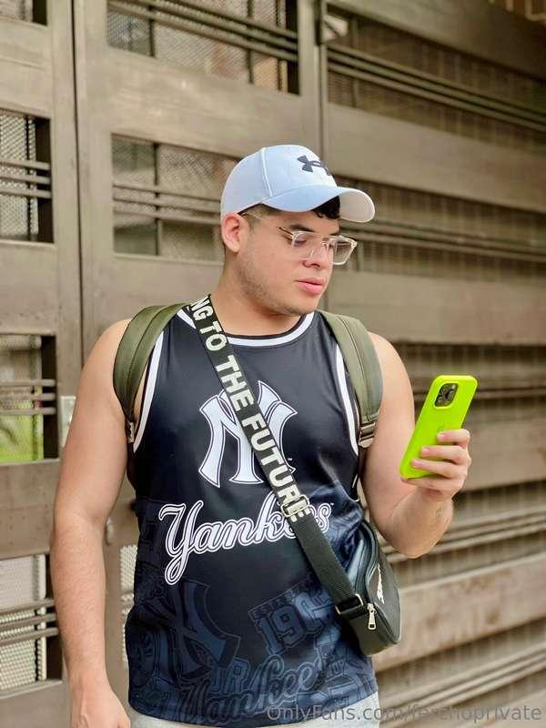 Tus chicos guapos ! De paseo por la cuidad ! Y en elGym 🤤😈😈 ..