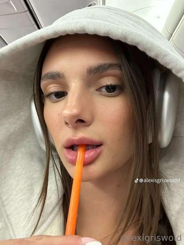Airport content 🤍 Check my Dm's and make sure you're on toni..