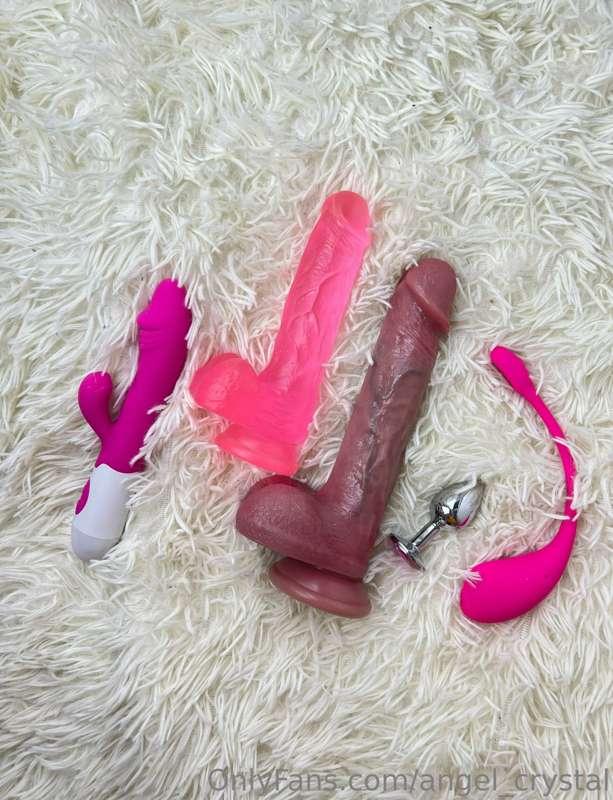 Did you know that I have a lot of different toys for my puss..