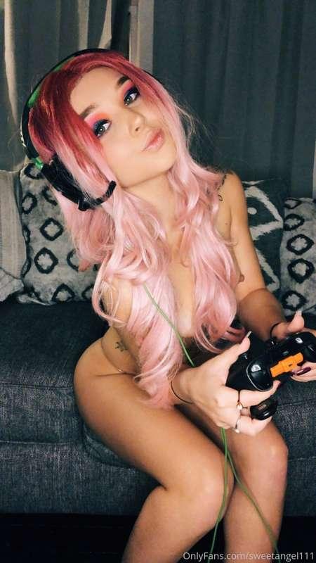 Super sloppy dildo sucking and titty fucking vid coming toni..