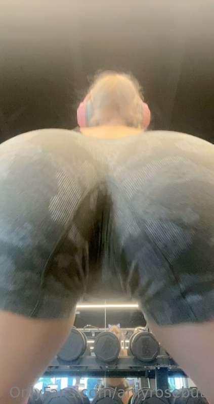being my workout partner goes like this 😻