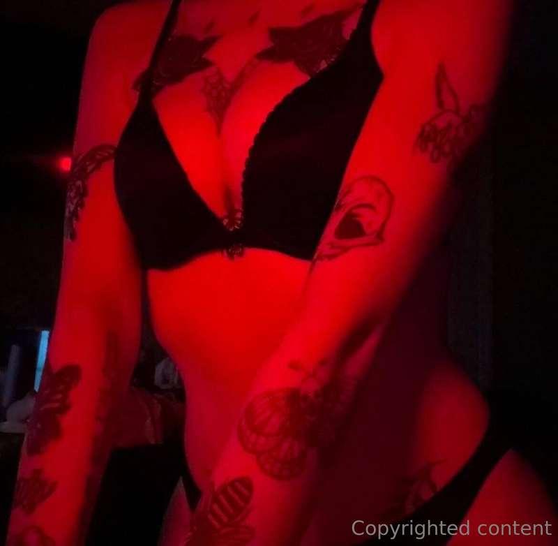 Follow my hot brunette vixen @kayleighm2102 ♨️ shes hot, stu..