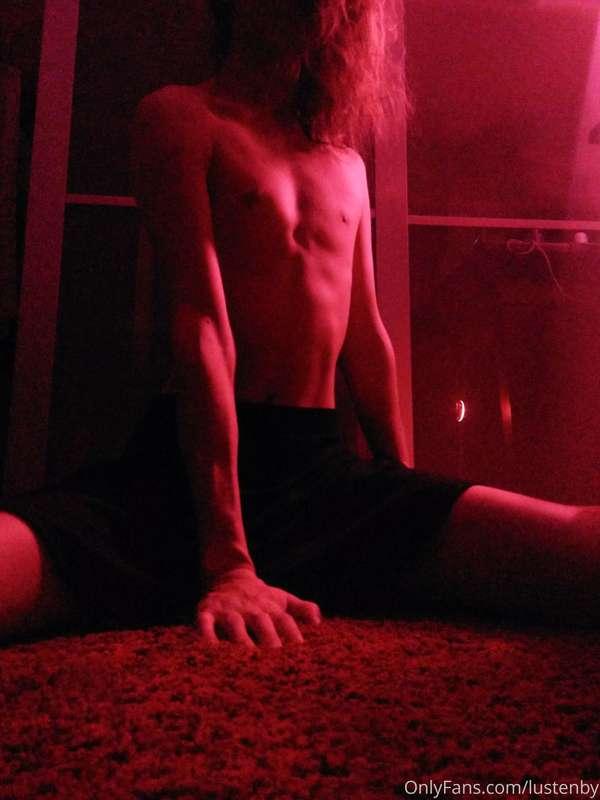 Some more treats in the cliché red lighting for you ❤️💡❤️