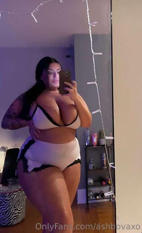 Send me a message my loves…I’m horny 🙃😘